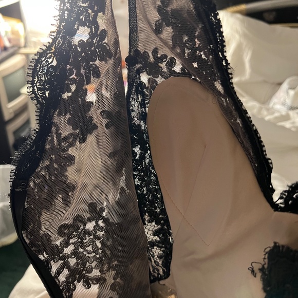 Black lace evening gown - Picture 8 of 10